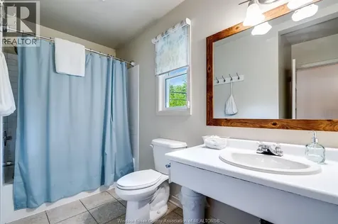 1060 East West Road Pelee Island ON N0R 1M0