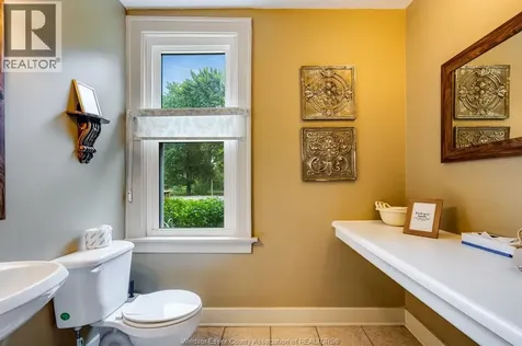 1060 East West Road Pelee Island ON N0R 1M0