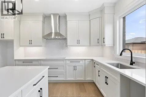 1223 Campana Crescent Lakeshore ON N8L 0K4