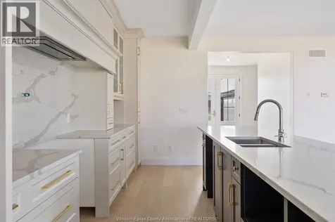 1229 Campana Crescent Lakeshore ON N8L 0K4