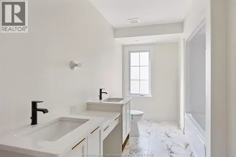1229 Campana Crescent Lakeshore ON N8L 0K4