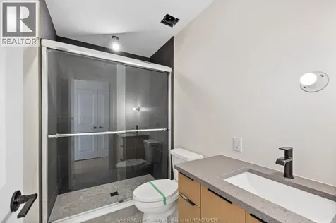 1229 Campana Crescent Lakeshore ON N8L 0K4