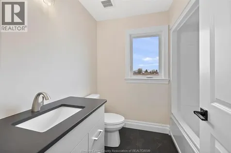 1247 Campana Crescent Lakeshore ON N8L 0K4