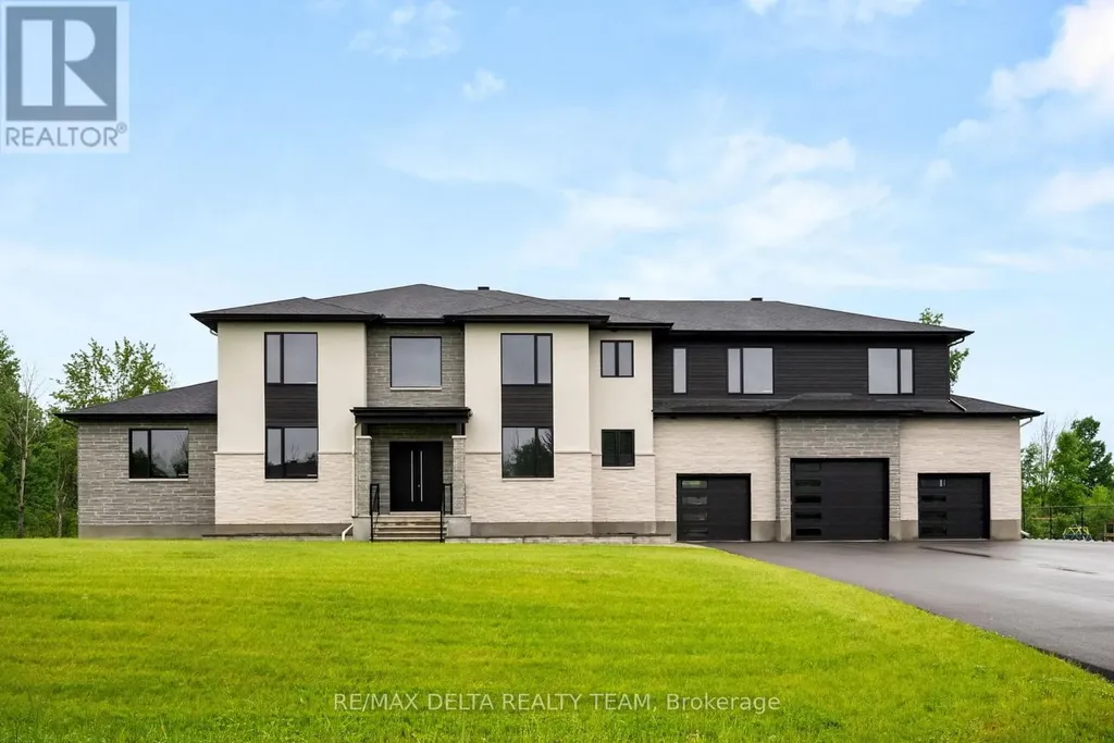 663 Ballycastle Crescent Ottawa ON K1X 0A3