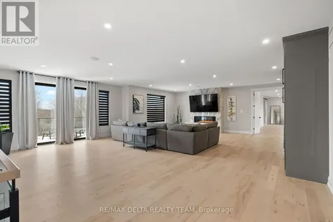 663 Ballycastle Crescent Ottawa ON K1X 0A3