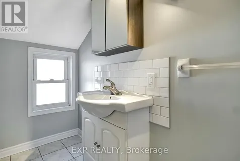 566 Kirkwood Avenue Ottawa ON K1Z 5X4