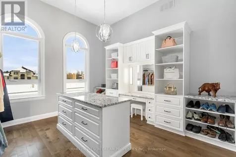 324 Hedley Way Ottawa ON K2W 0E4