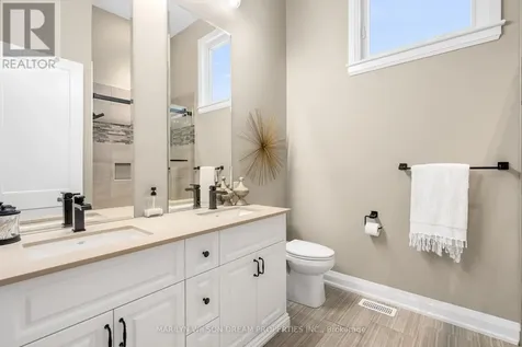 324 Hedley Way Ottawa ON K2W 0E4