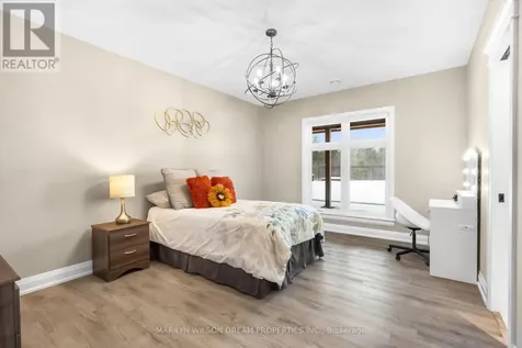 324 Hedley Way Ottawa ON K2W 0E4
