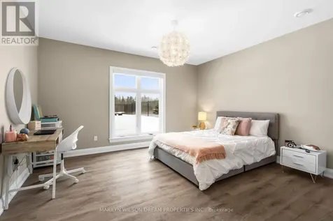 324 Hedley Way Ottawa ON K2W 0E4