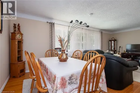 129 River Road East Kitchener ON N2B 2G7