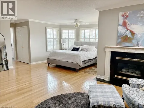 2056 Hadfield Court Burlington ON L7M 3V4
