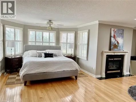 2056 Hadfield Court Burlington ON L7M 3V4