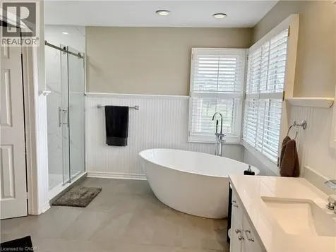 2056 Hadfield Court Burlington ON L7M 3V4