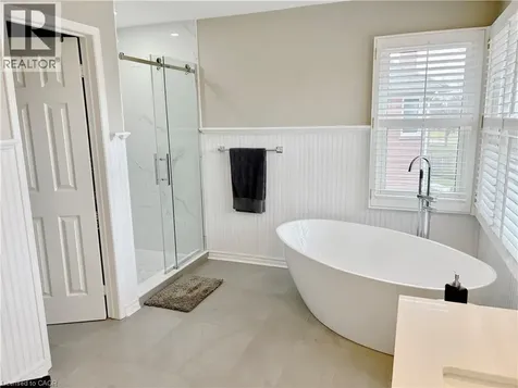 2056 Hadfield Court Burlington ON L7M 3V4