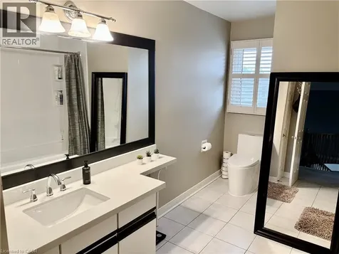 2056 Hadfield Court Burlington ON L7M 3V4
