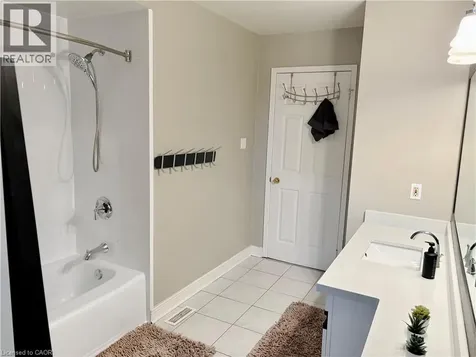 2056 Hadfield Court Burlington ON L7M 3V4