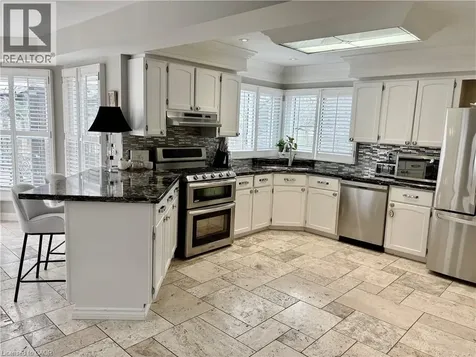 2056 Hadfield Court Burlington ON L7M 3V4