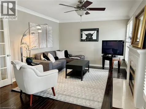 2056 Hadfield Court Burlington ON L7M 3V4