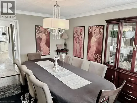 2056 Hadfield Court Burlington ON L7M 3V4