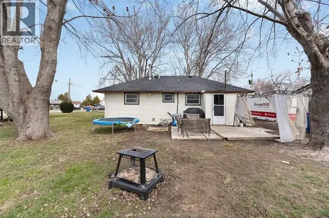 12 Patricia Avenue Wheatley ON N0P 2P0