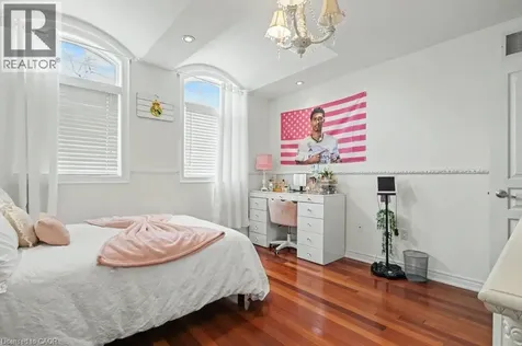 284 Normanhurst Avenue Hamilton ON L8N 5N4
