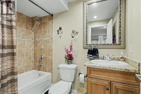 284 Normanhurst Avenue Hamilton ON L8N 5N4