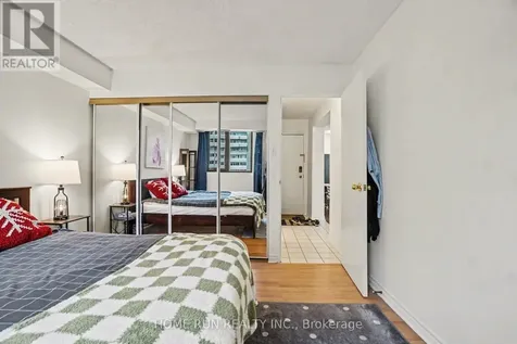 200 Bay Street Ottawa ON K1R 7W8