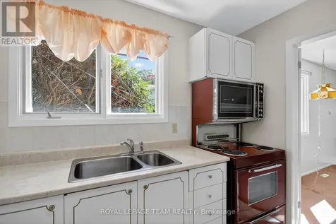 1900 Southampton Court Ottawa ON K2C 0W3