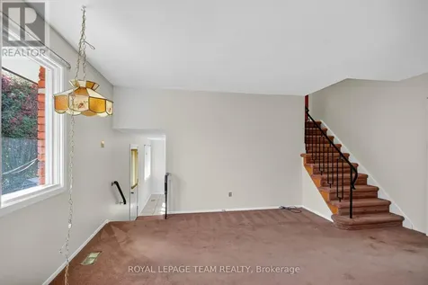 1900 Southampton Court Ottawa ON K2C 0W3
