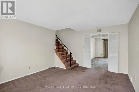 1900 Southampton Court Ottawa ON K2C 0W3