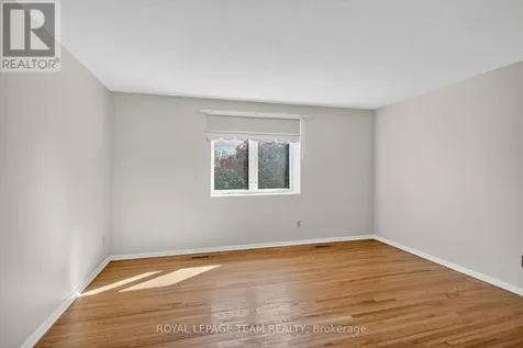 1900 Southampton Court Ottawa ON K2C 0W3