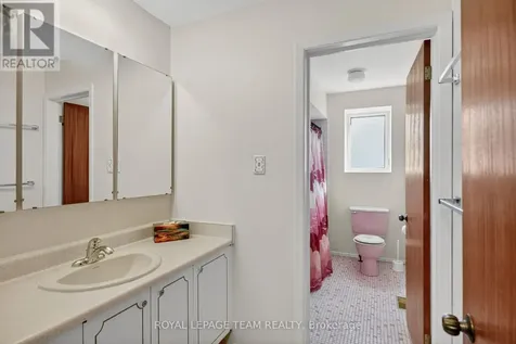 1900 Southampton Court Ottawa ON K2C 0W3