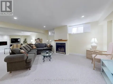 9 Bill Knowles Street Uxbridge ON L9P 0E5