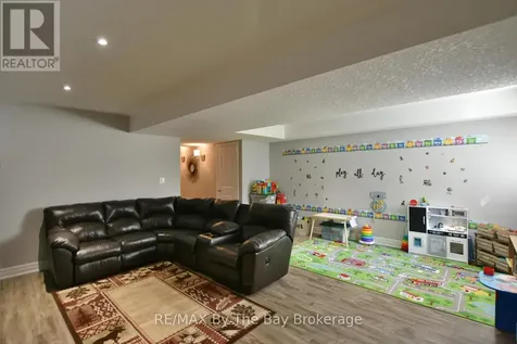 121 45th Street North Wasaga Beach ON L9Z 1Z4