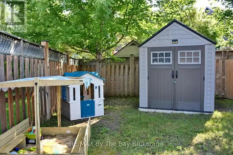 121 45th Street North Wasaga Beach ON L9Z 1Z4