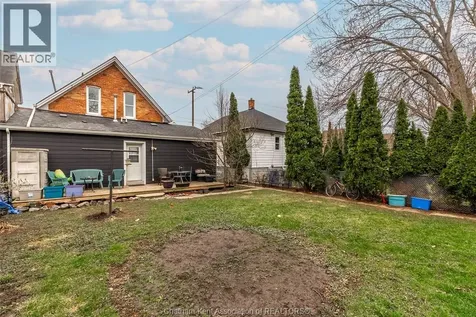 215 Grand Avenue East Chatham ON N7L 1W3