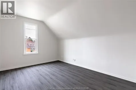 215 Grand Avenue East Chatham ON N7L 1W3