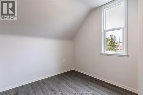 215 Grand Avenue East Chatham ON N7L 1W3