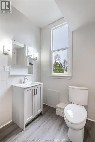215 Grand Avenue East Chatham ON N7L 1W3