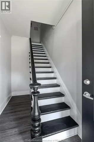 215 Grand Avenue East Chatham ON N7L 1W3