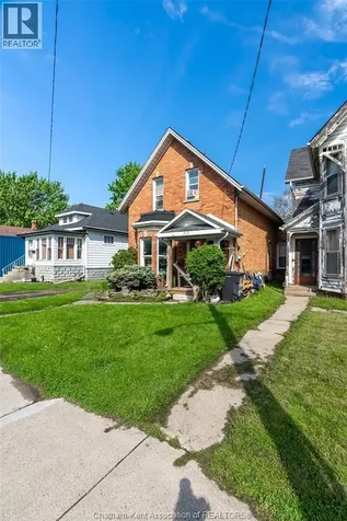 215 Grand Avenue East Chatham ON N7L 1W3
