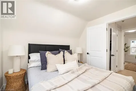 7 Stapleton Avenue Hamilton ON L8H 3N5