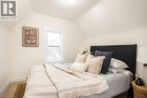 7 Stapleton Avenue Hamilton ON L8H 3N5