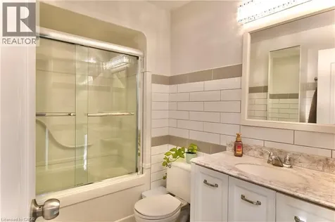 11 Harrisford Street Hamilton ON L8K 6L7