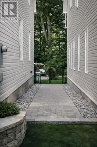 7 Branchwood Street Ottawa ON K2G 6X9