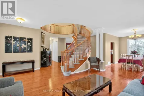 7 Branchwood Street Ottawa ON K2G 6X9