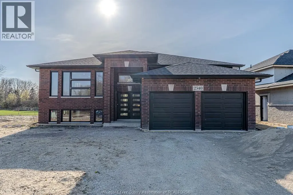 2588 Mayfair Lasalle ON N9J 2M6