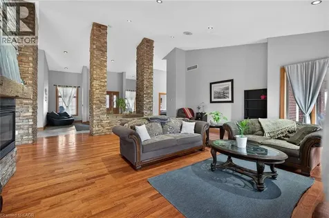 393 Old Onondaga Road East Brantford ON N3T 5L4