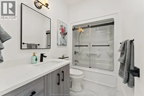 3082 Betts Avenue Windsor ON N9B 3L5
